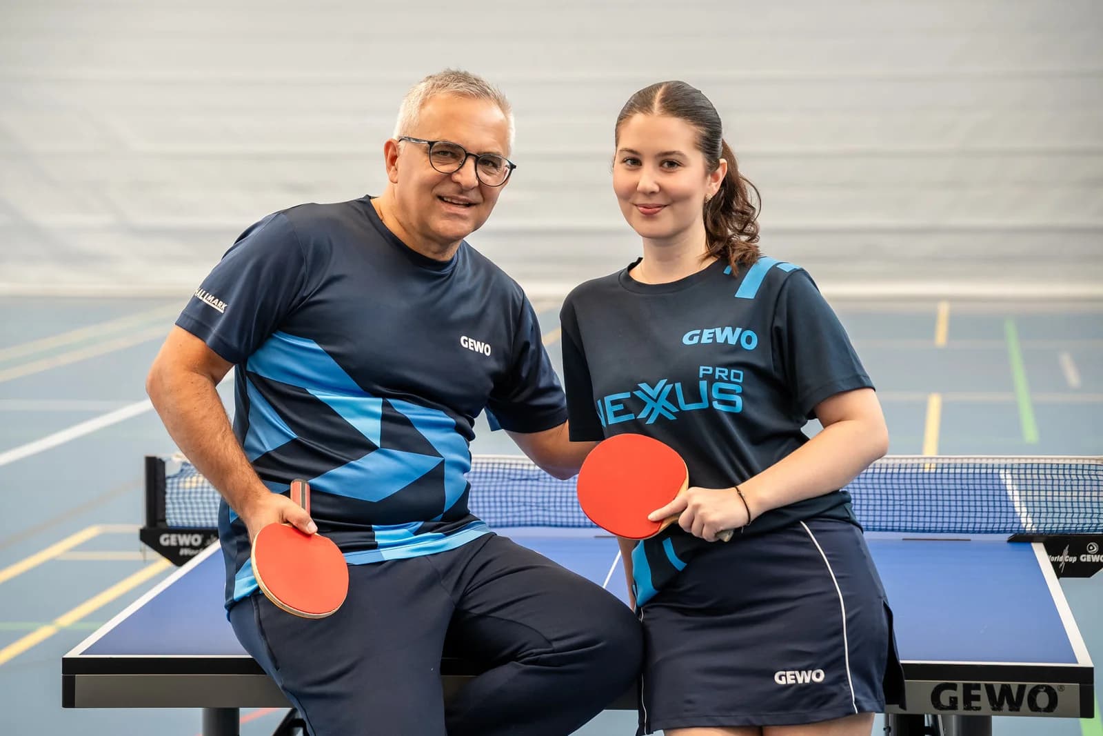 Sejla und Mirsad gemeinsam am Tischtennistisch